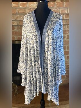 torrid Blue and White Floral Open-Front Cardigan